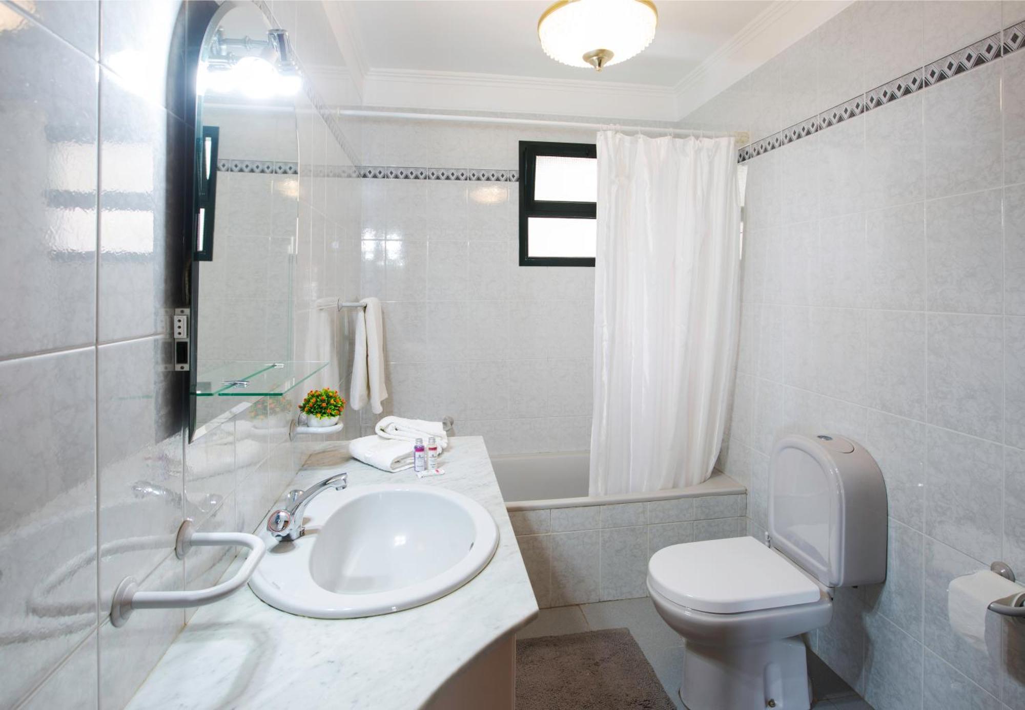 Charming Apartments In Funchal - Sao Goncalo Bilik gambar